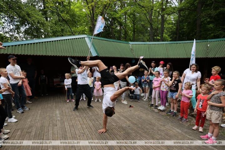 В Беловежской пуще прошел открытый фестиваль самодеятельного творчества «Добрыя суседзi»