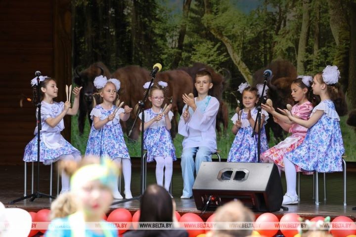 В Беловежской пуще прошел открытый фестиваль самодеятельного творчества «Добрыя суседзi»