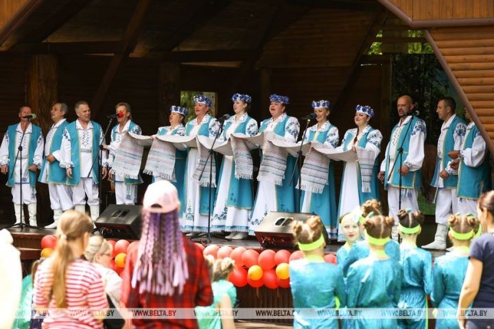 В Беловежской пуще прошел открытый фестиваль самодеятельного творчества «Добрыя суседзi»