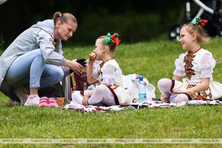 В Беловежской пуще прошел открытый фестиваль самодеятельного творчества «Добрыя суседзi»