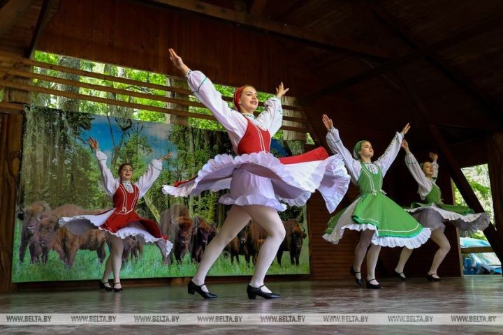 В Беловежской пуще прошел открытый фестиваль самодеятельного творчества «Добрыя суседзi»