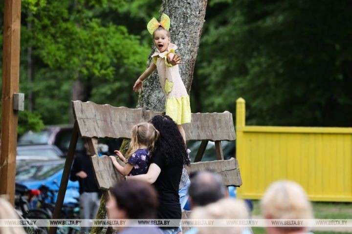 В Беловежской пуще прошел открытый фестиваль самодеятельного творчества «Добрыя суседзi»