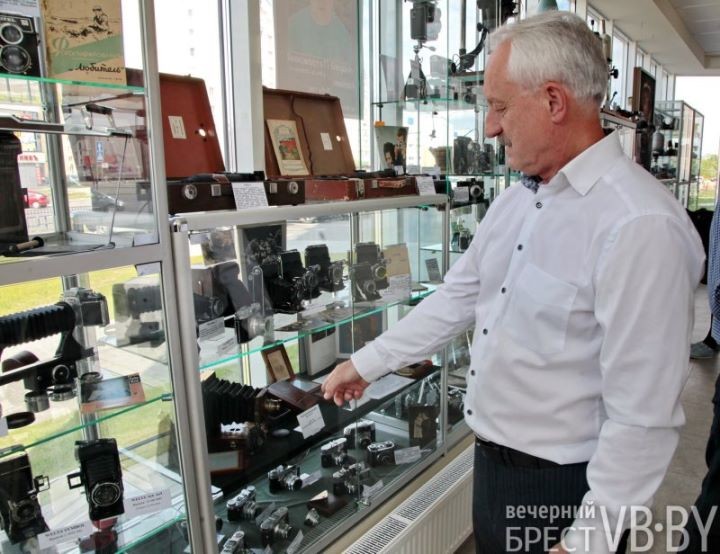 В Бресте в Багет-холле открылась выставка фотоаппаратуры из коллекции Константина Гордеюка