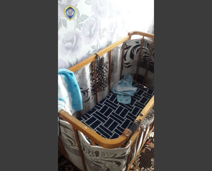 «Находился головой в петле обувного шнурка». Смерть в кроватке: годовалый ребенок погиб в Молодечненском районе