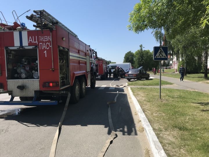 В Ганцевичах у легковушки из-под капота пошел дым