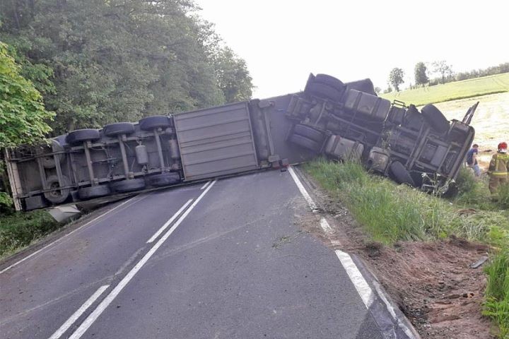 В Польше опрокинулась фура с белорусом за рулем