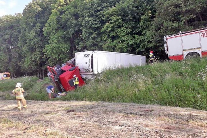 В Польше опрокинулась фура с белорусом за рулем