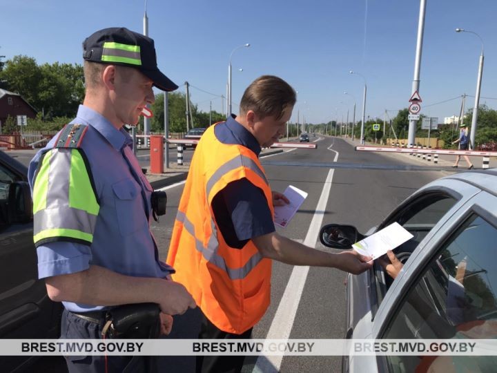 В Бресте сотрудники ГАИ дежурили вблизи железнодорожных переездов