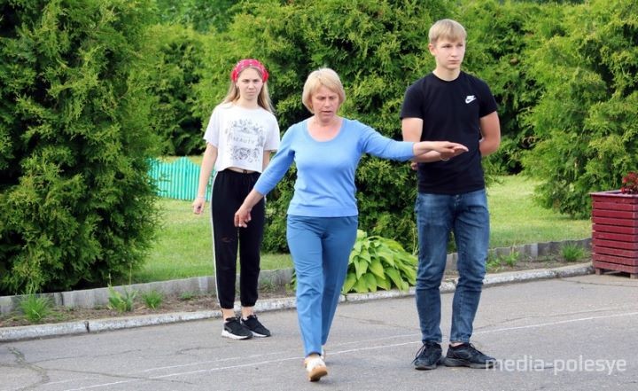 Как готовятся к выпускному в сельской школе (Брестская область)