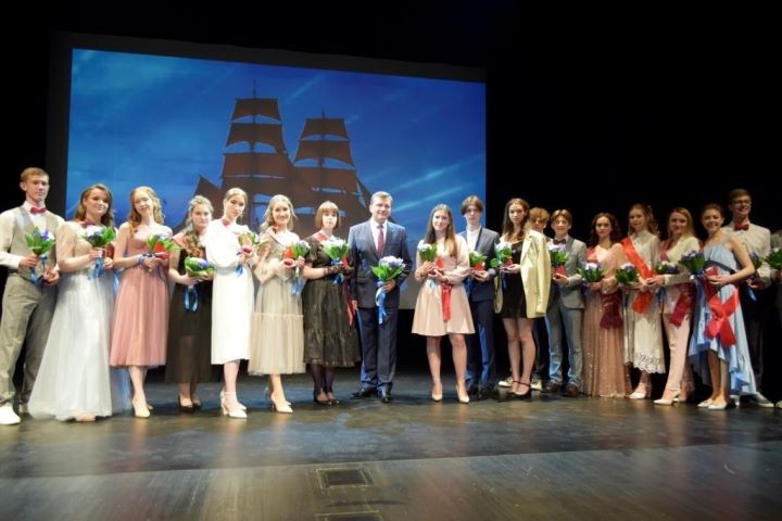 В Бресте выпускникам вручили медали