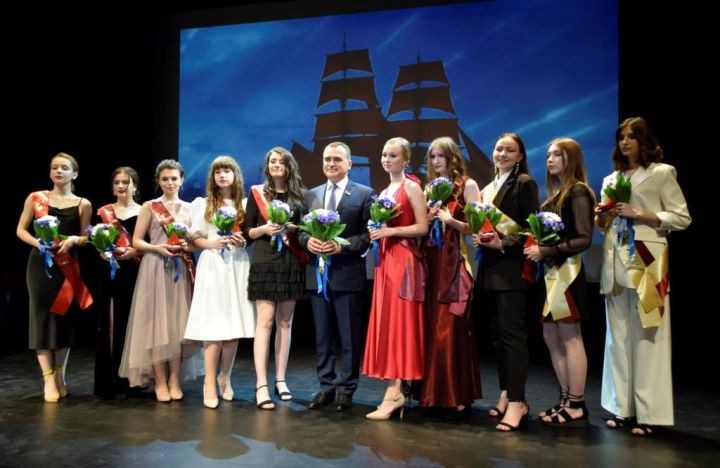 В Бресте выпускникам вручили медали