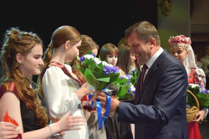 В Бресте выпускникам вручили медали