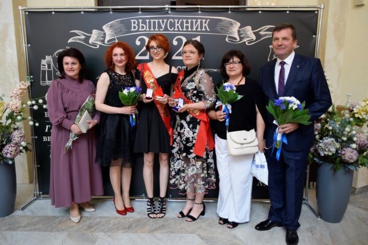 В Бресте выпускникам вручили медали