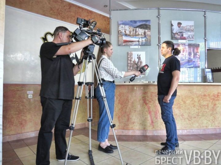 Выставка «Сицилия: заметки докоронавирусного туриста» открылась в арт-пространстве Брестской городской библиотеки