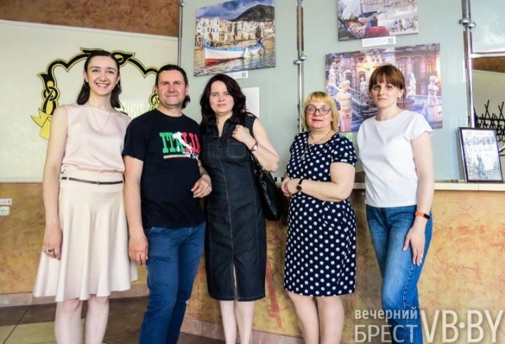 Выставка «Сицилия: заметки докоронавирусного туриста» открылась в арт-пространстве Брестской городской библиотеки