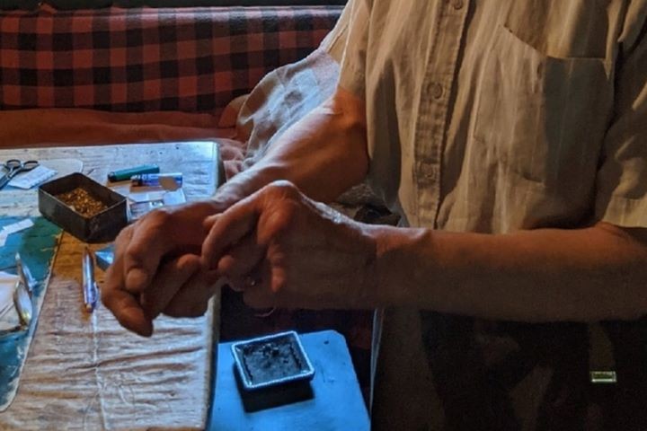 Волонтеры третий месяц подряд доставляют продукты жителям Пинского района, оставшимся без пенсии