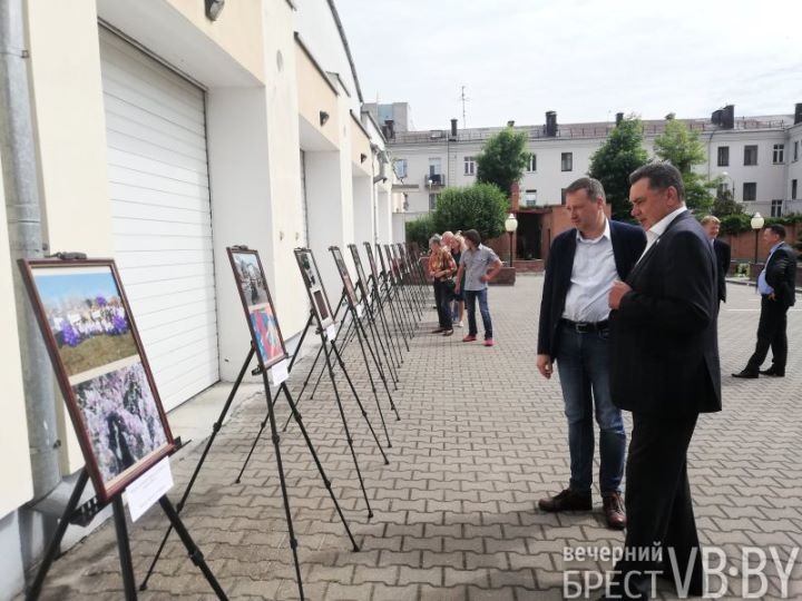 На территории Генерального консульства России был высажен свой сад в память о погибших в годы Великой Отечественной войны.