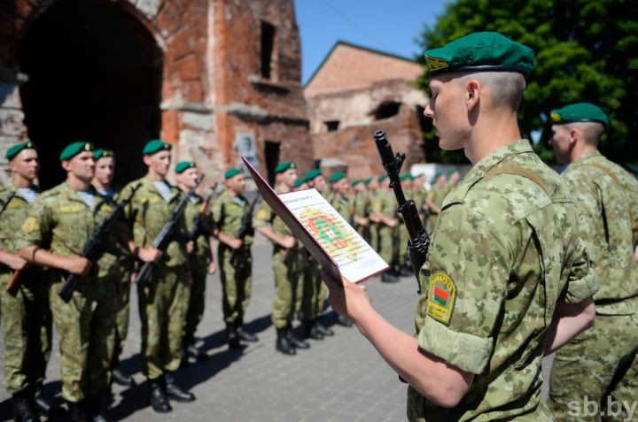 Новобранцы-пограничники приняли присягу в Брестской крепости. Фоторепортаж