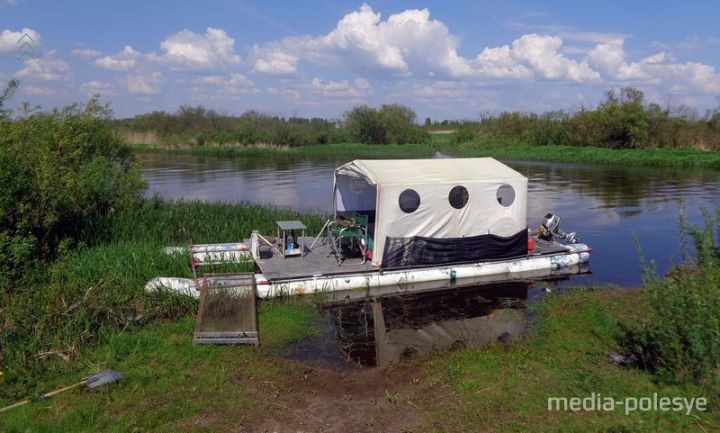 Группа путешественников из Бреста оценила красоту Полесья и его богатую на события историю