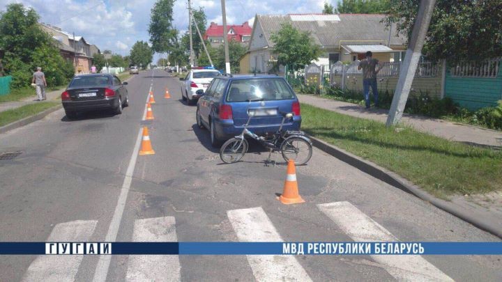 На Брестчине Ладу отбросило на попутную легковушку после столкновения с трактором