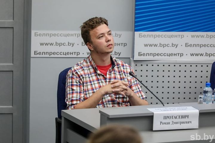 МИД Беларуси провел брифинг с участием Романа Протасевича