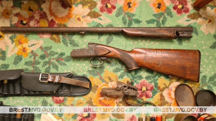 В Пружанах местный житель незаконно хранил ружье и порох