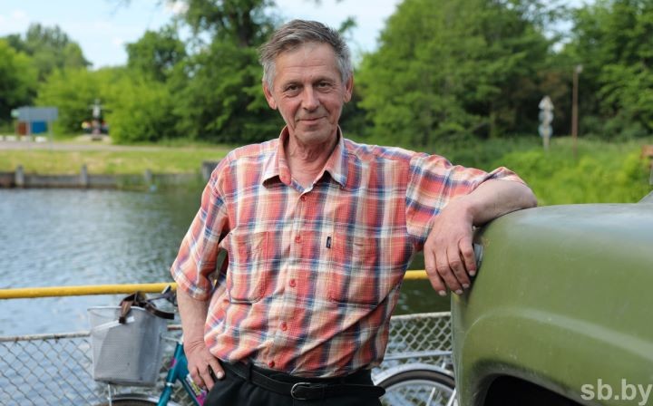 Как маленький паром в Брестской области соединяет два больших берега