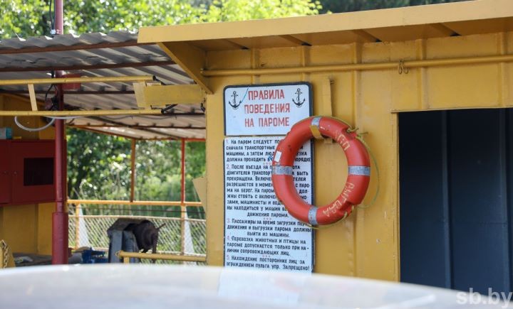 Как маленький паром в Кобринском районе соединяет два больших берега