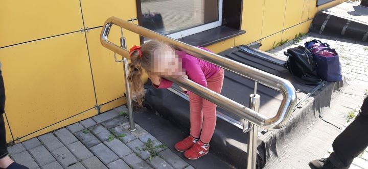 В Брестской области спасатели освободили любопытную девочку «из плена»