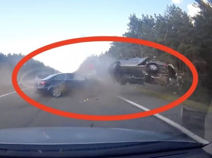 Серьезная авария произошла на трассе M1. Подробности и видео ДТП