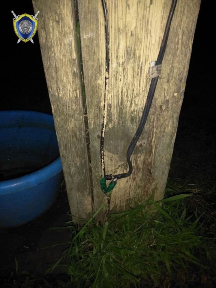 3-летний мальчик прикоснулся к оголенному проводу насоса. Погиб