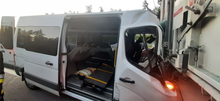 В Польше микроавтобус с девятью белорусами врезался в фуру