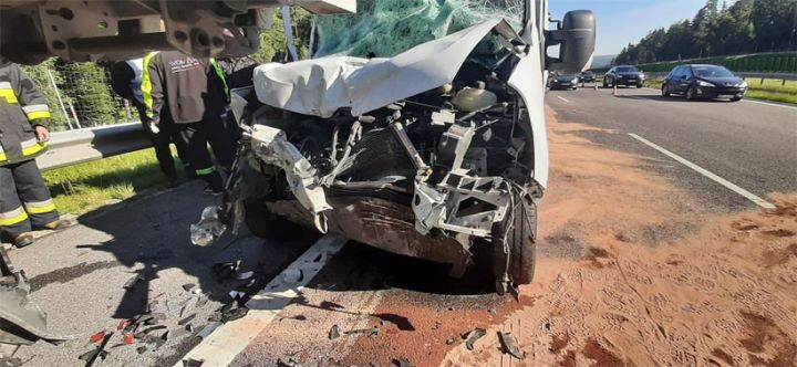 В Польше микроавтобус с девятью белорусами врезался в фуру