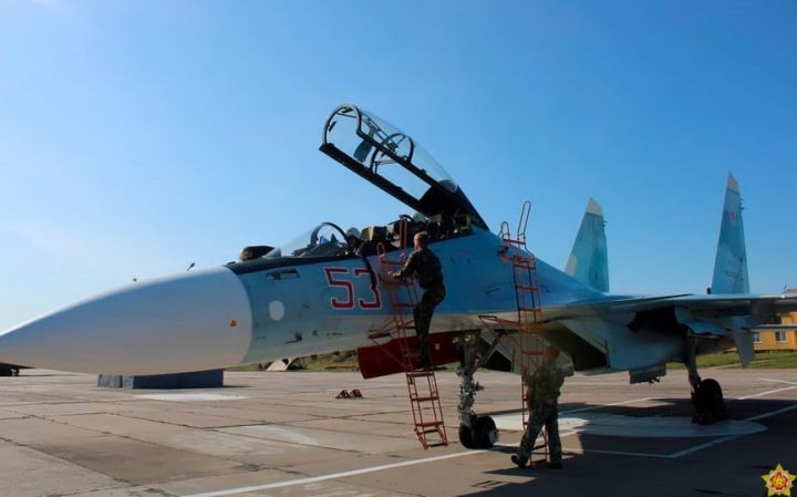 В Барановичи прибыли самолеты Су-30СМ ВКС России в рамках создания учебно-боевого центра