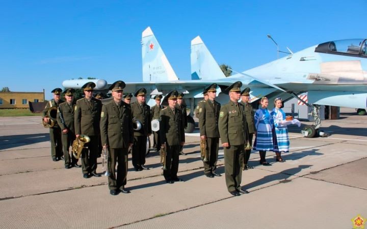 В Барановичи прибыли самолеты Су-30СМ ВКС России в рамках создания учебно-боевого центра