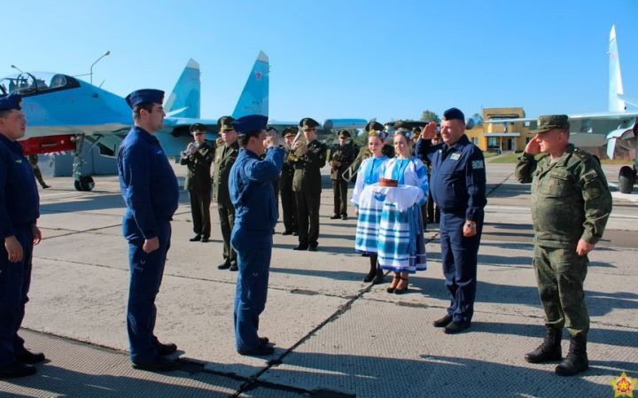 В Барановичи прибыли самолеты Су-30СМ ВКС России в рамках создания учебно-боевого центра