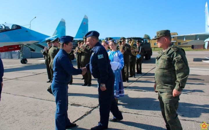 В Барановичи прибыли самолеты Су-30СМ ВКС России в рамках создания учебно-боевого центра