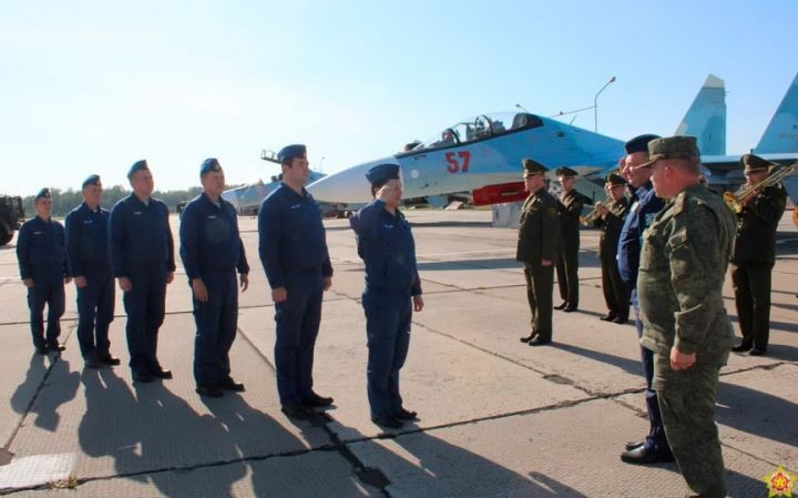 В Барановичи прибыли самолеты Су-30СМ ВКС России в рамках создания учебно-боевого центра