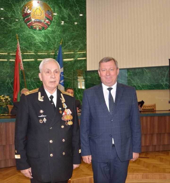 Александр Рогачук вручил медаль «Адмирал флота Советского Союза С.Г.Горшков» брестчанину