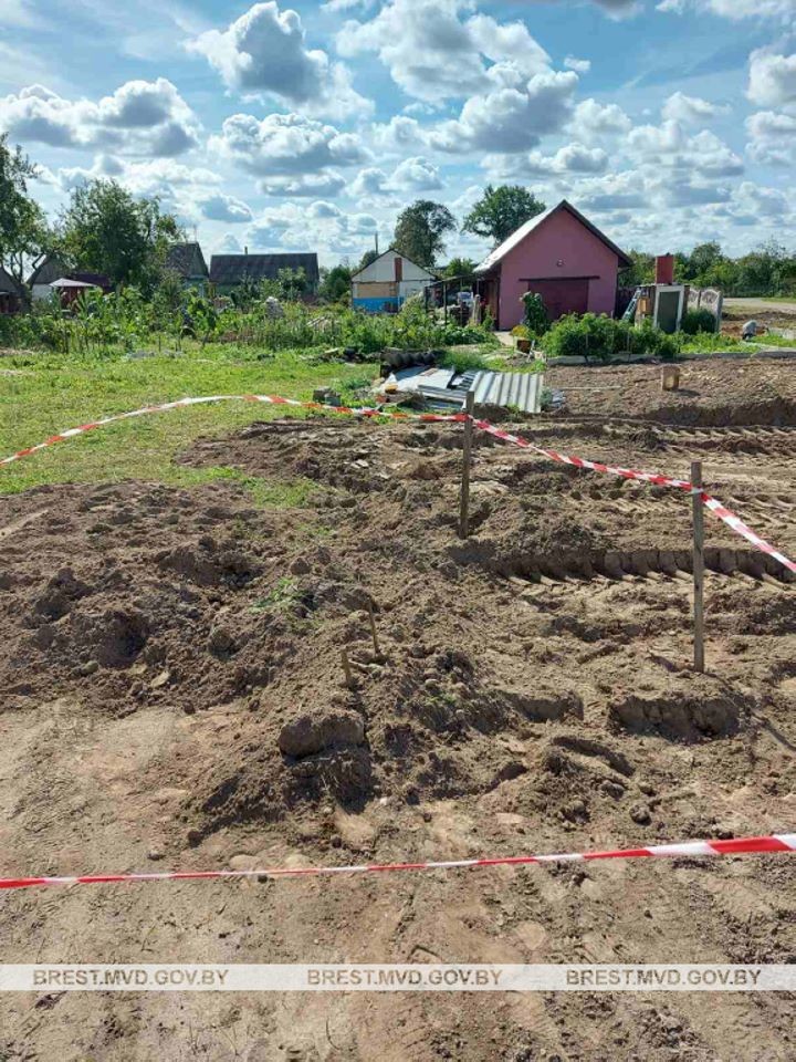 Мужчина нашел гранату в Брестской области, когда собирал камни на участке