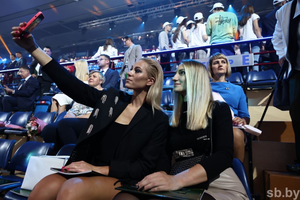 Финал конкурса «Мисс Беларусь» стартовал в Минске. Среди зрителей шоу Александр Лукашенко