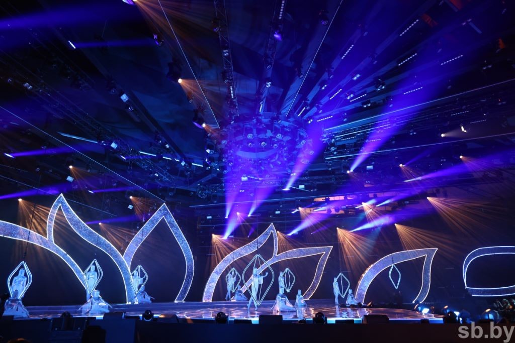 Финал конкурса «Мисс Беларусь» стартовал в Минске. Среди зрителей шоу Александр Лукашенко