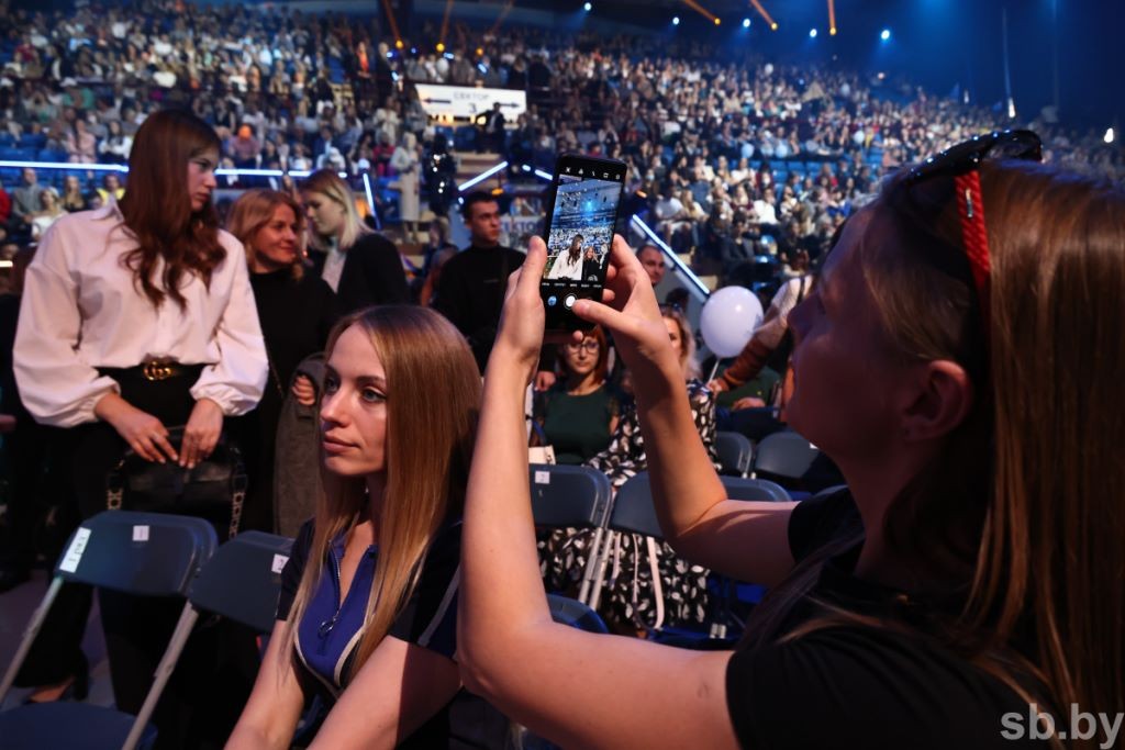Финал конкурса «Мисс Беларусь» стартовал в Минске. Среди зрителей шоу Александр Лукашенко