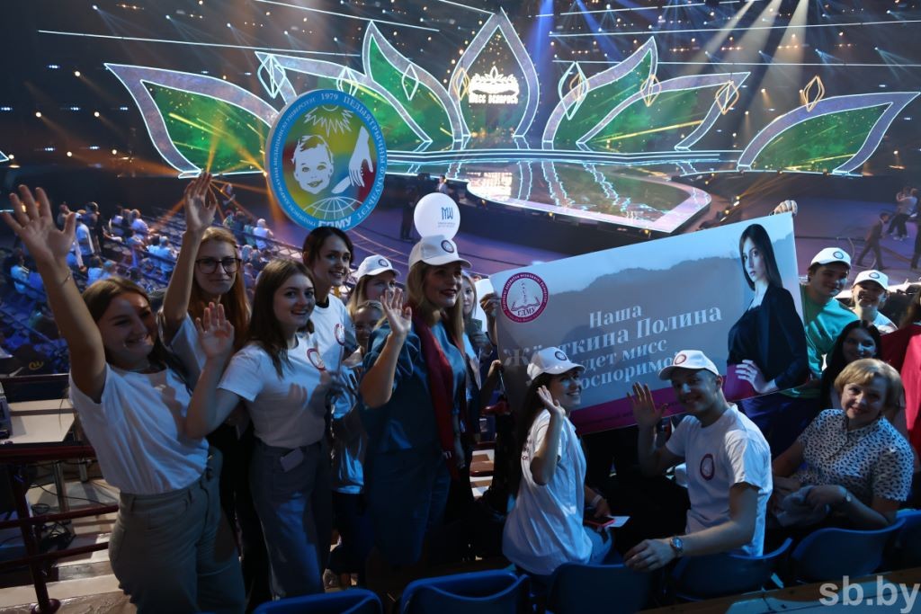 Финал конкурса «Мисс Беларусь» стартовал в Минске. Среди зрителей шоу Александр Лукашенко