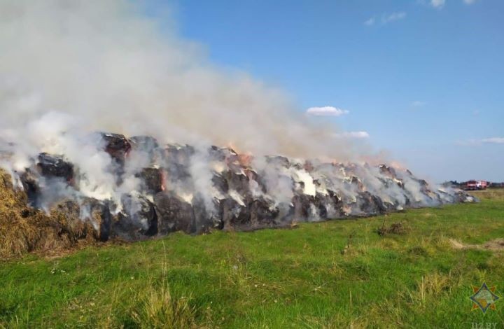 В Пинском районе горела скирда соломы