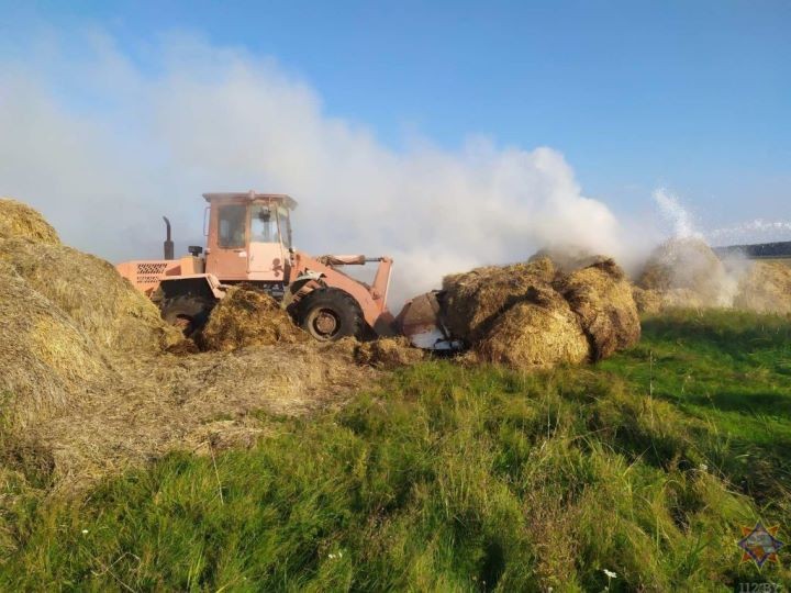 В Пинском районе горела скирда соломы