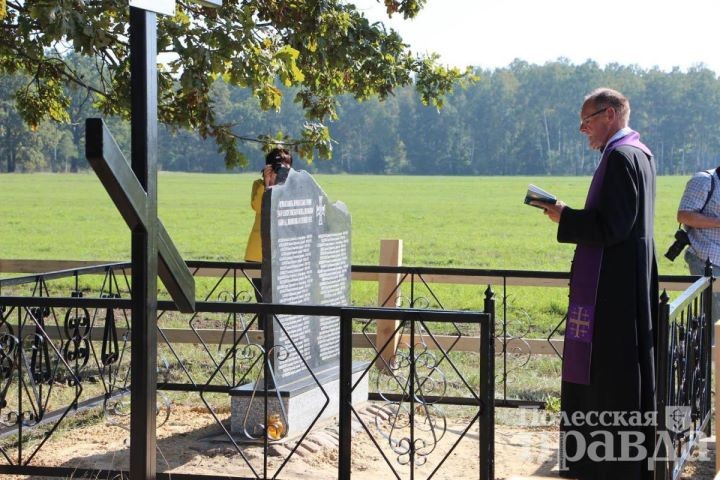 Памятный знак с именами 59 погибших воинов времен Первой мировой в Иванисовке (Брестская область)