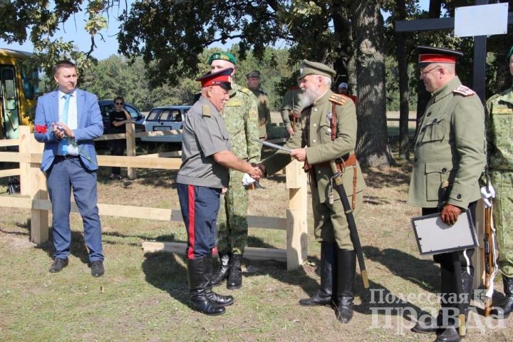 Памятный знак с именами 59 погибших воинов времен Первой мировой в Иванисовке (Брестская область)