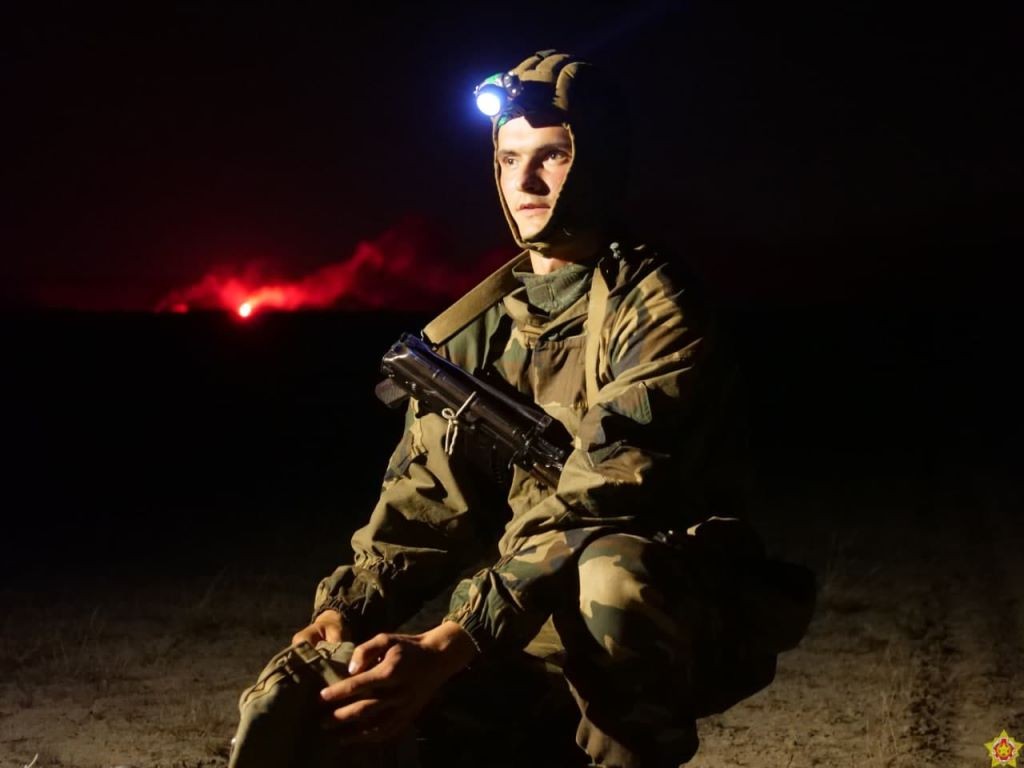 Смотрите, как прошло ночное десантирование под Брестом 