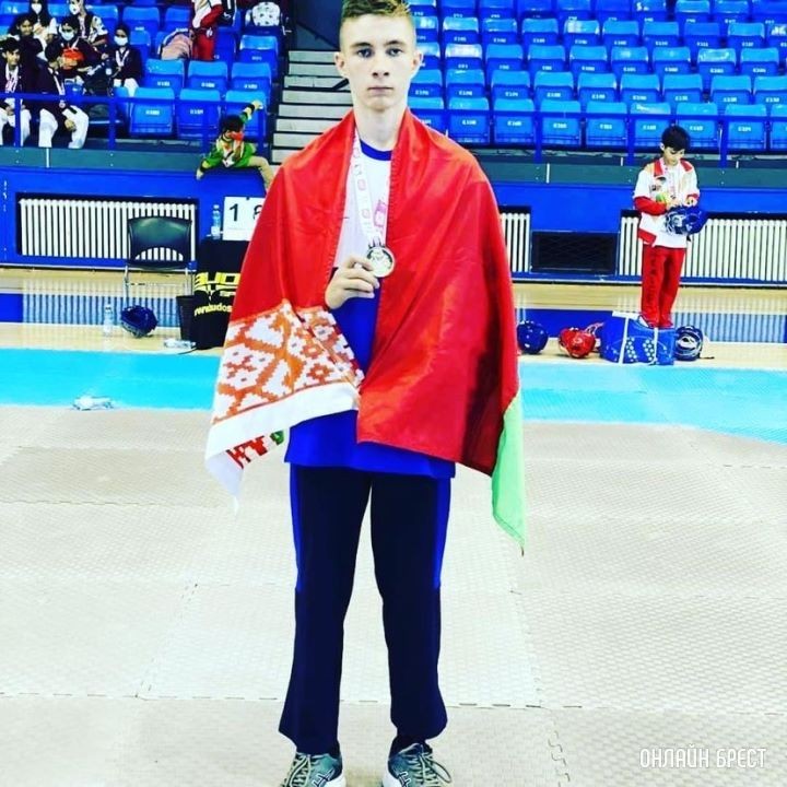 Юный брестчанин завоевал «серебро» по таэквондо на Всемирных школьных спортивных играх.